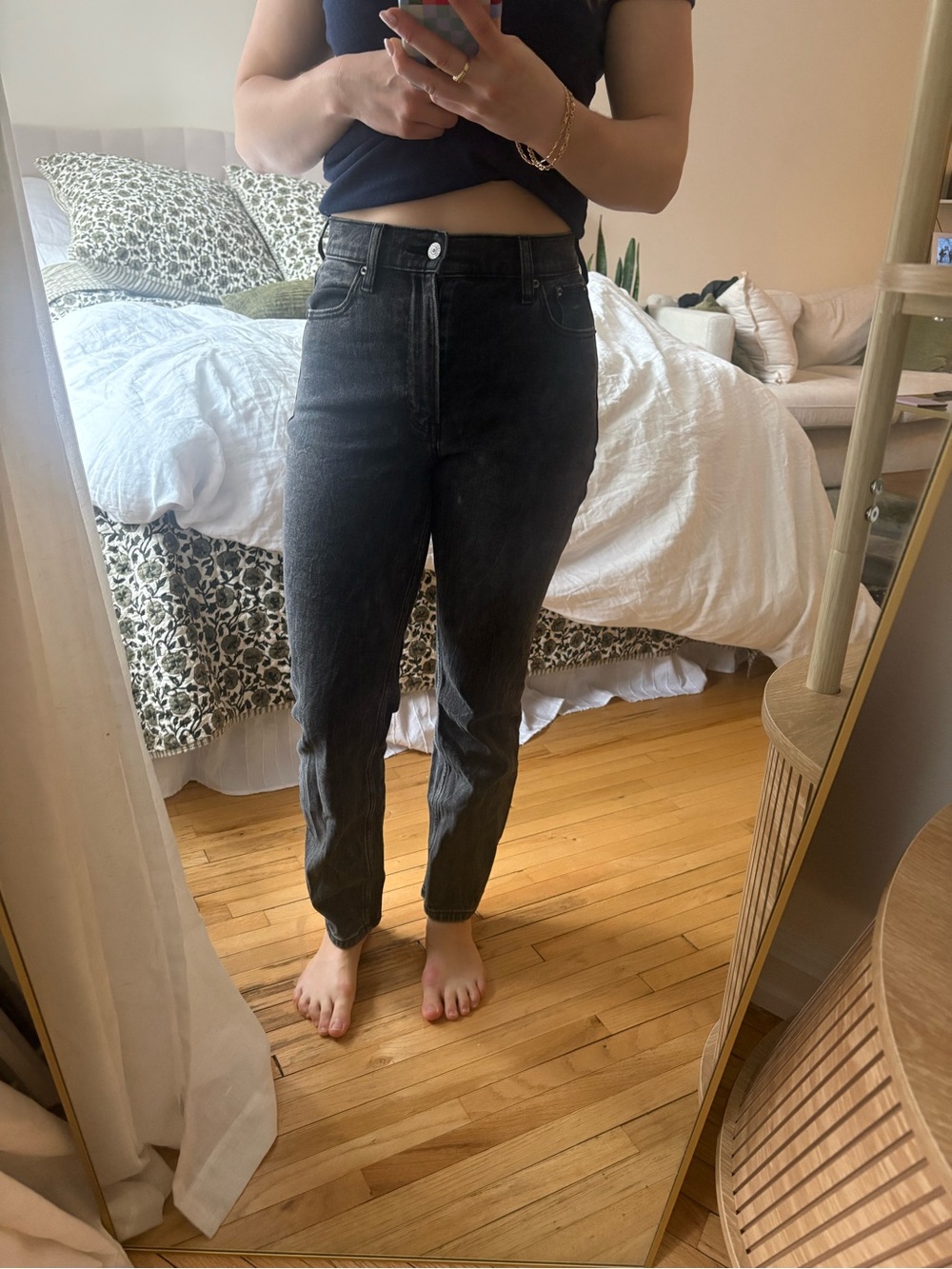 Abercrombie & Fitch High-Rise Black Mom Jeans